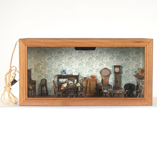 VINTAGE DOLL HOUSE