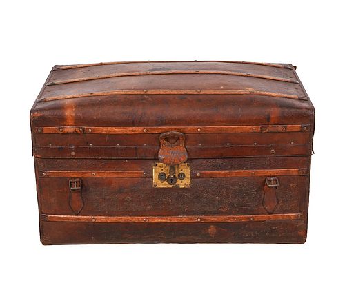 VINTAGE DOME LID TRUNKVintage