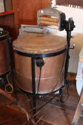 VINTAGE 'EASY' ELECTRIC WASHIN