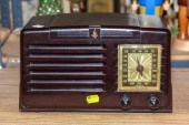 VINTAGE EMERSON RADIO Mid-20th