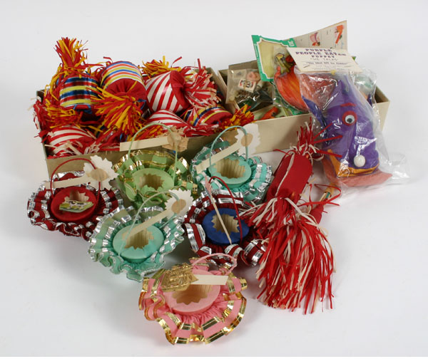 Vintage favors; poppers,