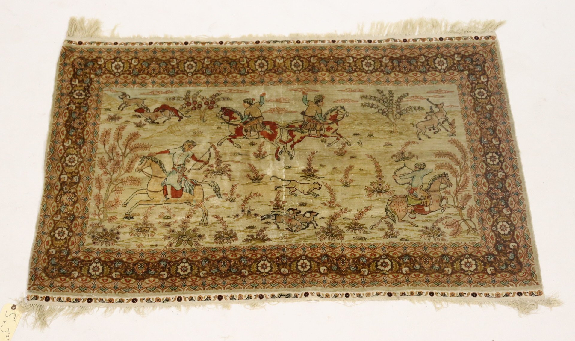 VINTAGE & FINELY HAND KNOTTED