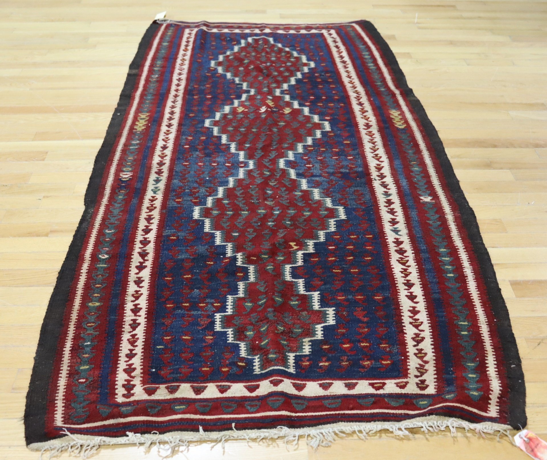 VINTAGE & FINELY HAND MADE KILM.