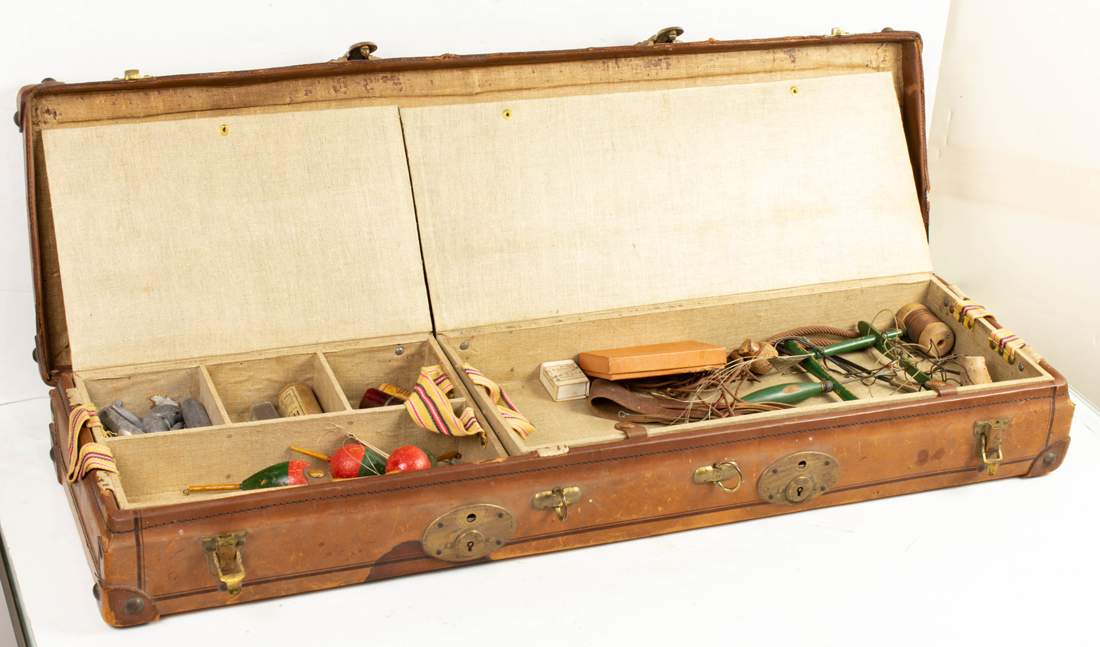 VINTAGE FISHING TACKLE CASE WITH