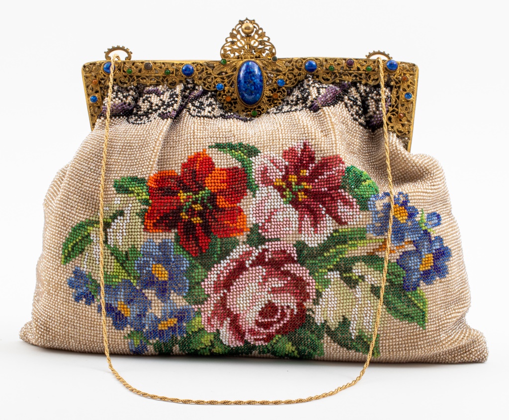 VINTAGE FLOWER BEADED PURSE Vintage