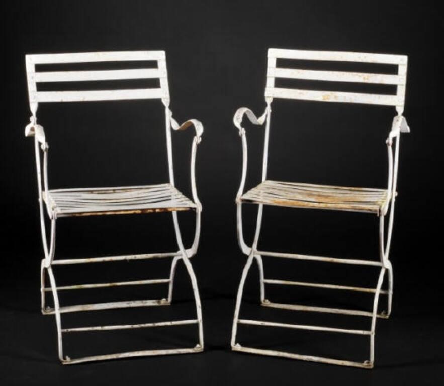 VINTAGE FOLDING CHAIRSA pair of