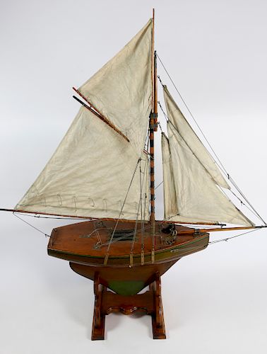 VINTAGE GAFF RIGGED POND MODEL WITH