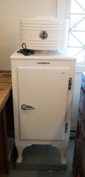 VINTAGE GE ELECTRIC REFRIGERAT