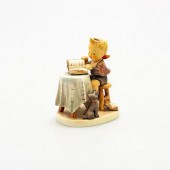 VINTAGE GOEBEL HUMMEL FIGURINE