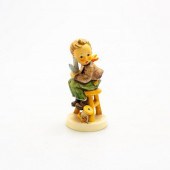 VINTAGE GOEBEL HUMMEL FIGURINE