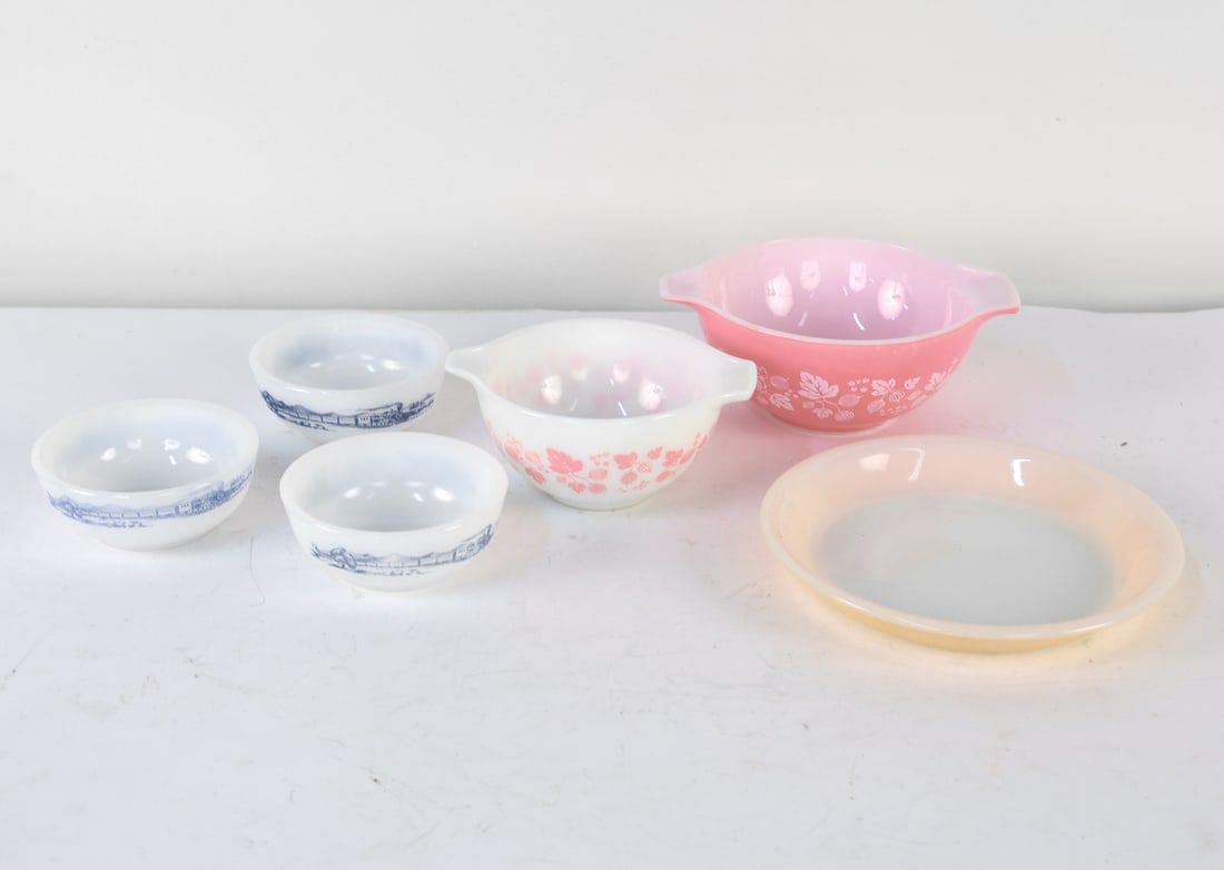 VINTAGE GROUPING INCL. PYREX &