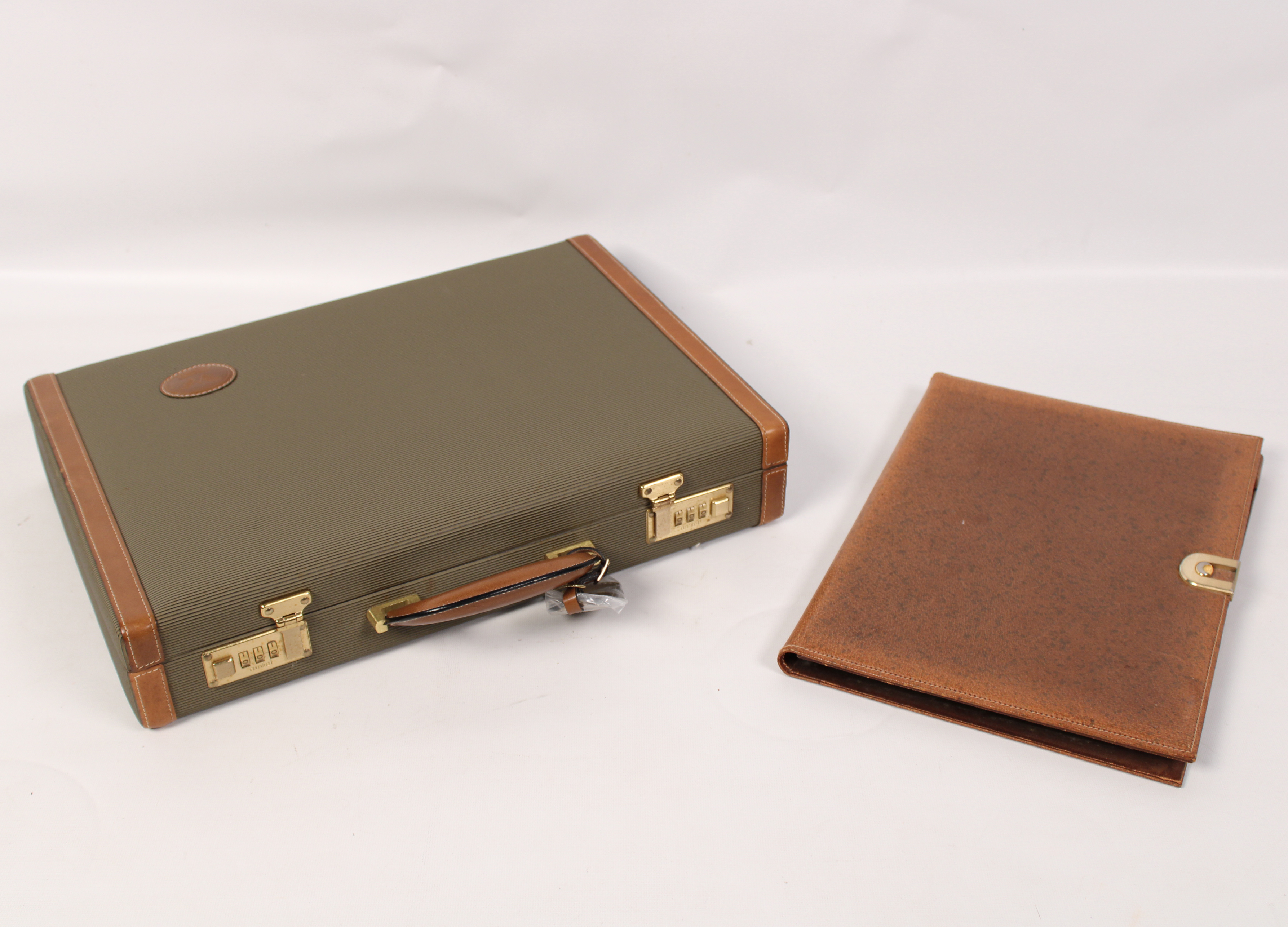 VINTAGE GUCCI LEATHER PORTFOLIO AND