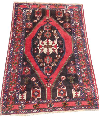 VINTAGE HAMADAN 5 X 8 RUGVintage
