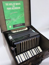 VINTAGE HOHNER PIANO-ACCORDION