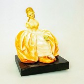 VINTAGE ITALIAN PORCELAIN FIGU