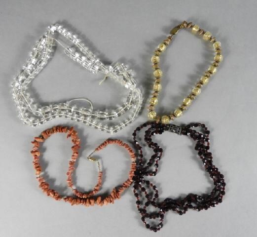 VINTAGE JEWELLERYFour vintage