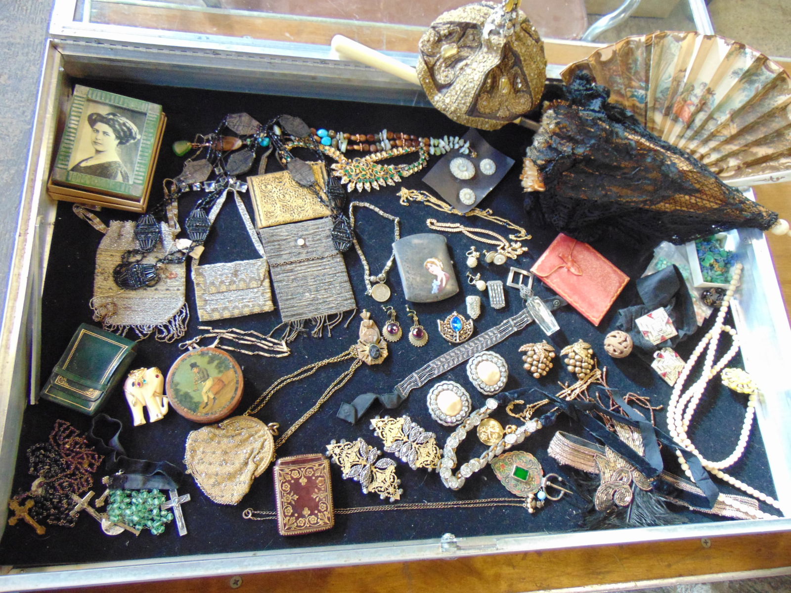VINTAGE JEWELRY & ACCESSORIES LOT