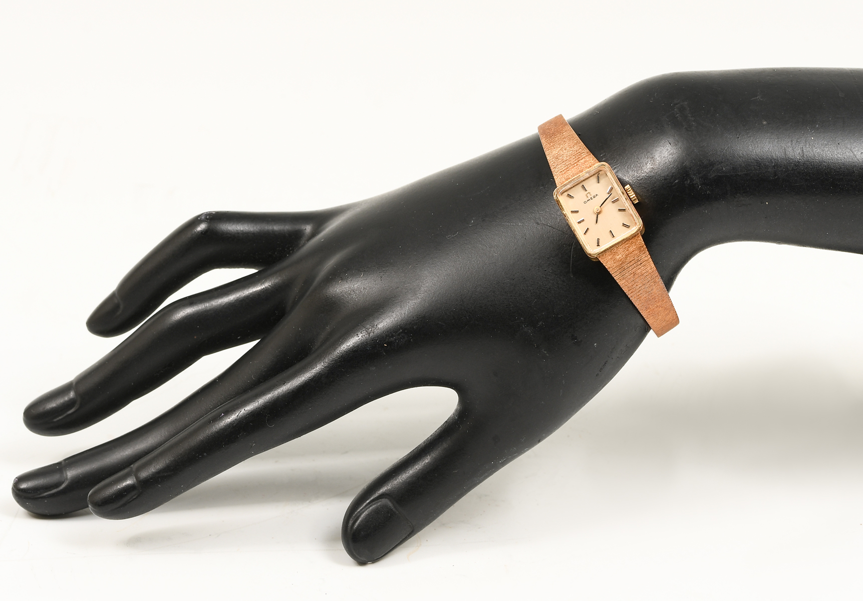 VINTAGE LADIES 14K OMEGA WATCH: 14K