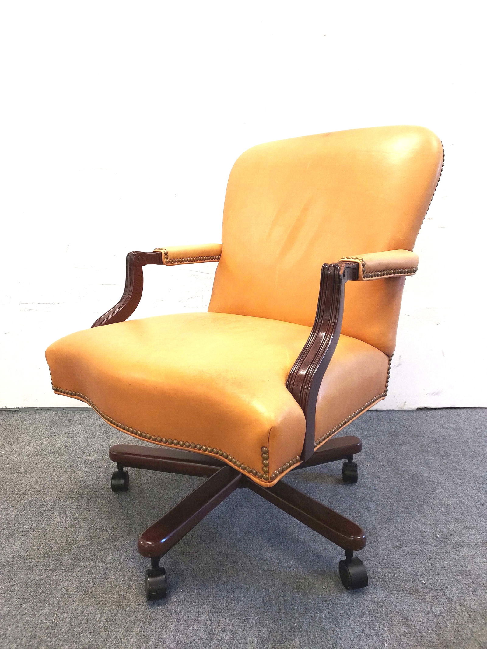 VINTAGE LEATHER & MAHOGANY