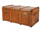 VINTAGE LEATHER STEAMER TRUNKV