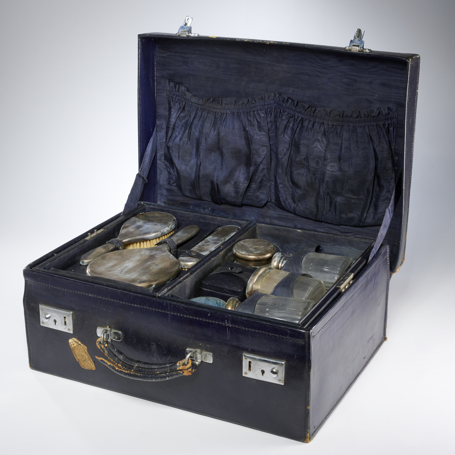 VINTAGE LEATHER TRAVEL CASE WITH