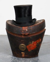 VINTAGE LEATHER TRAVEL HAT BOX