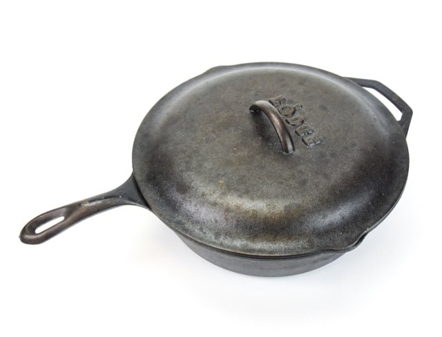 VINTAGE LODGE CAST IRON COVERED