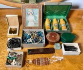 Vintage lot, including: wood a