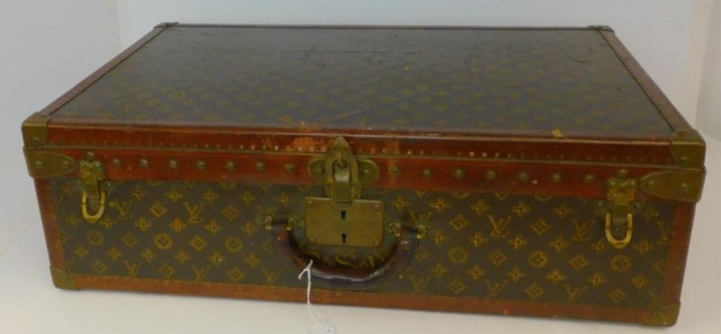 VINTAGE LOUIS VUITTON SUITCASE, CA.