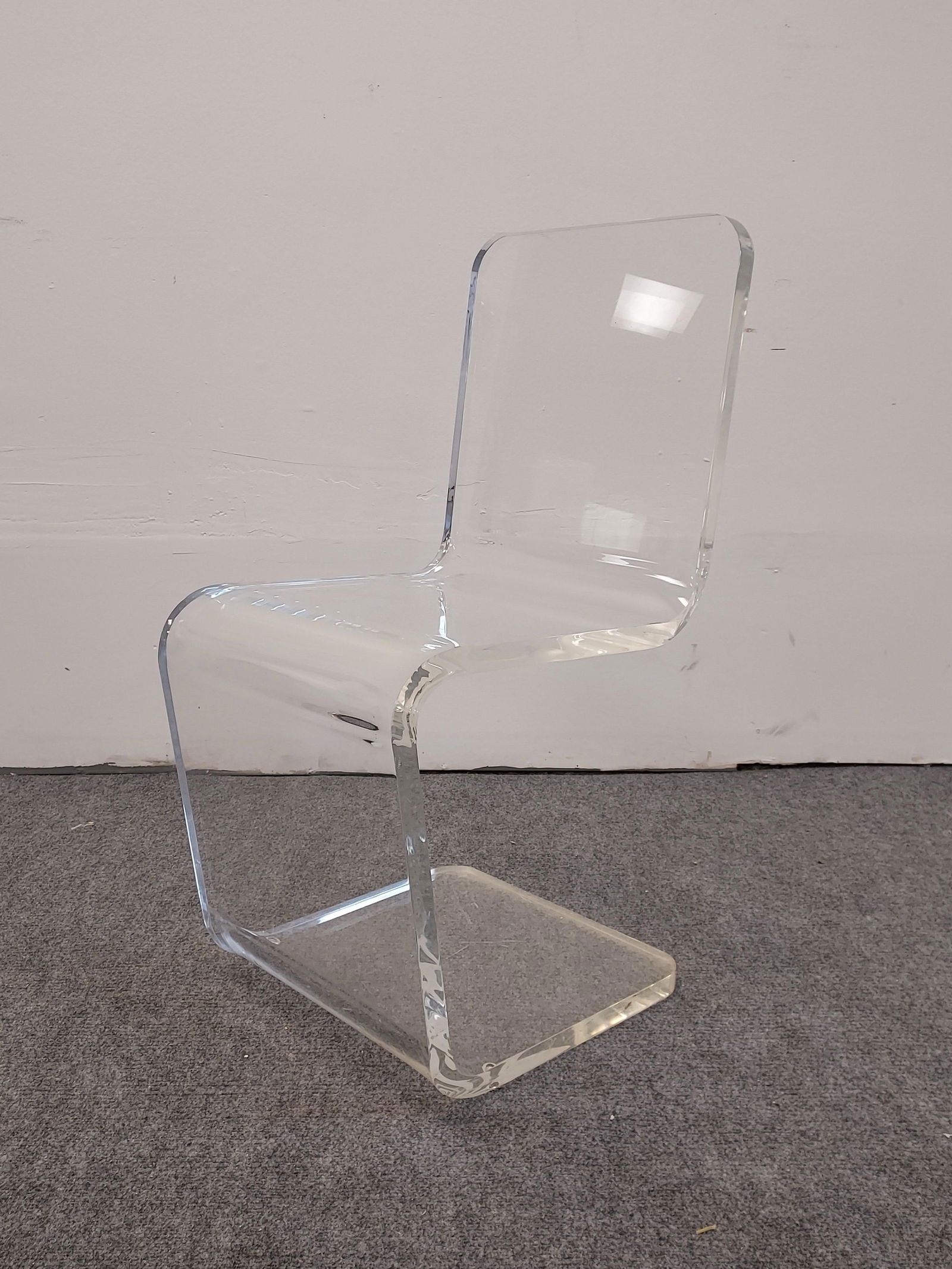VINTAGE LUCITE CANTILEVER "Z"