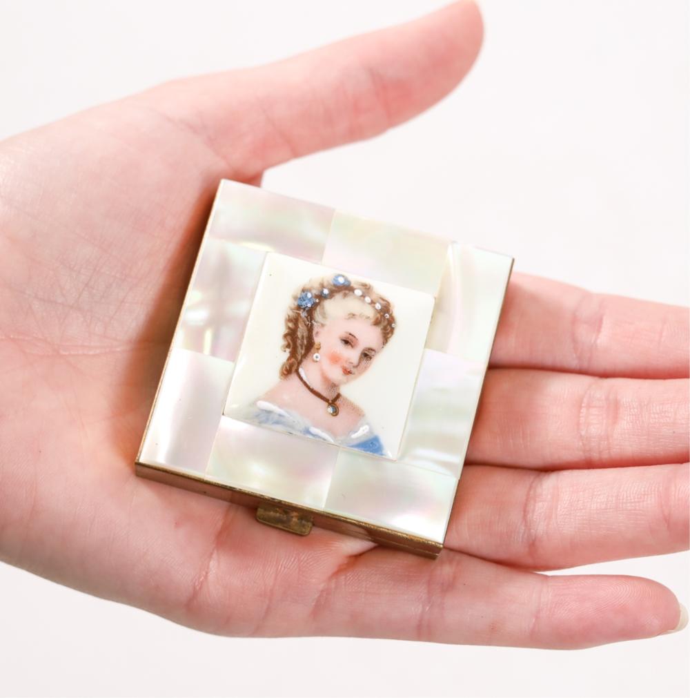 VINTAGE MARHILL MOP CAMEO