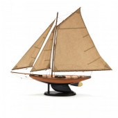 VINTAGE MODEL YACHT OF THE BLU