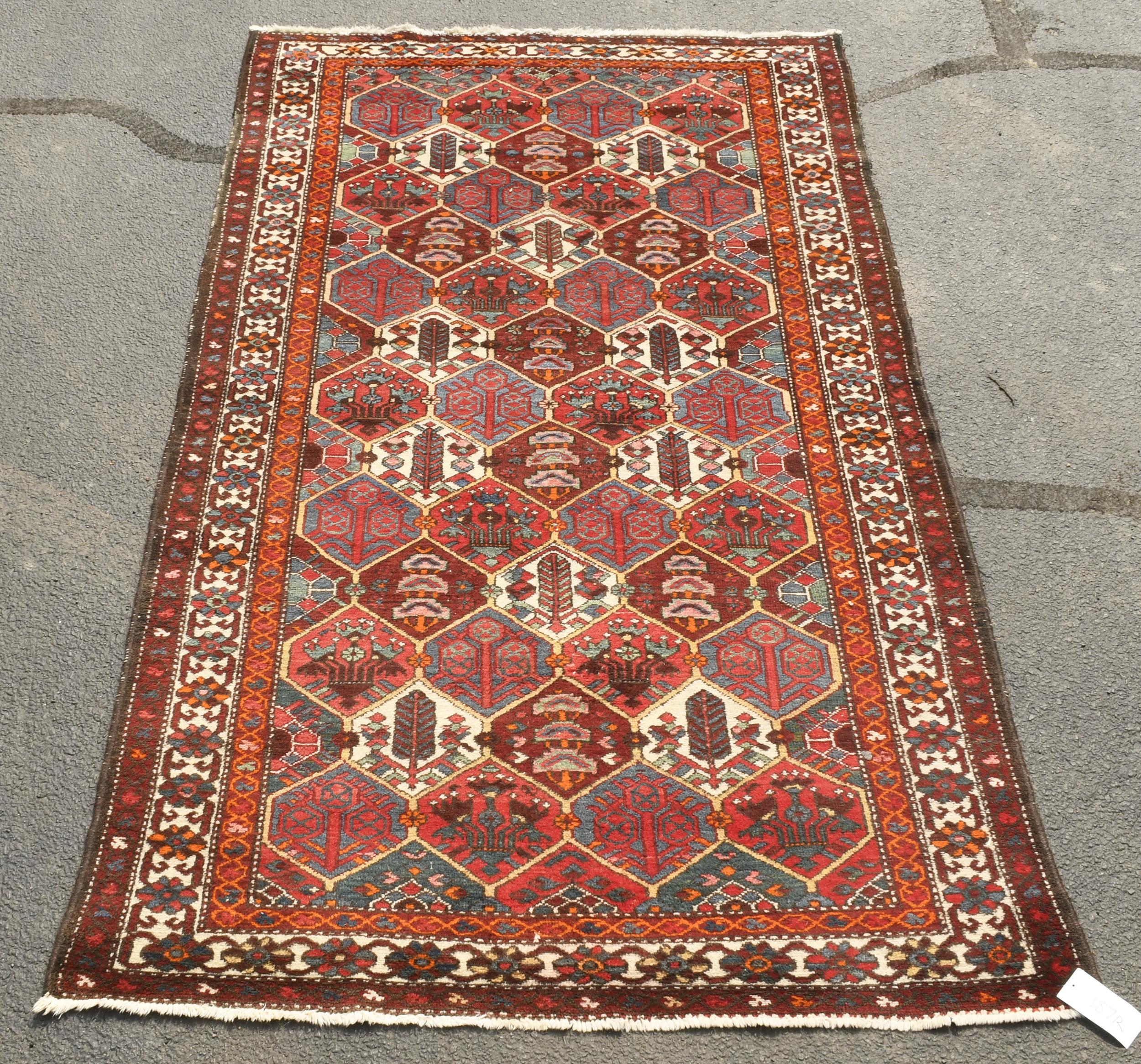 VINTAGE ORIENTAL AREA RUG.