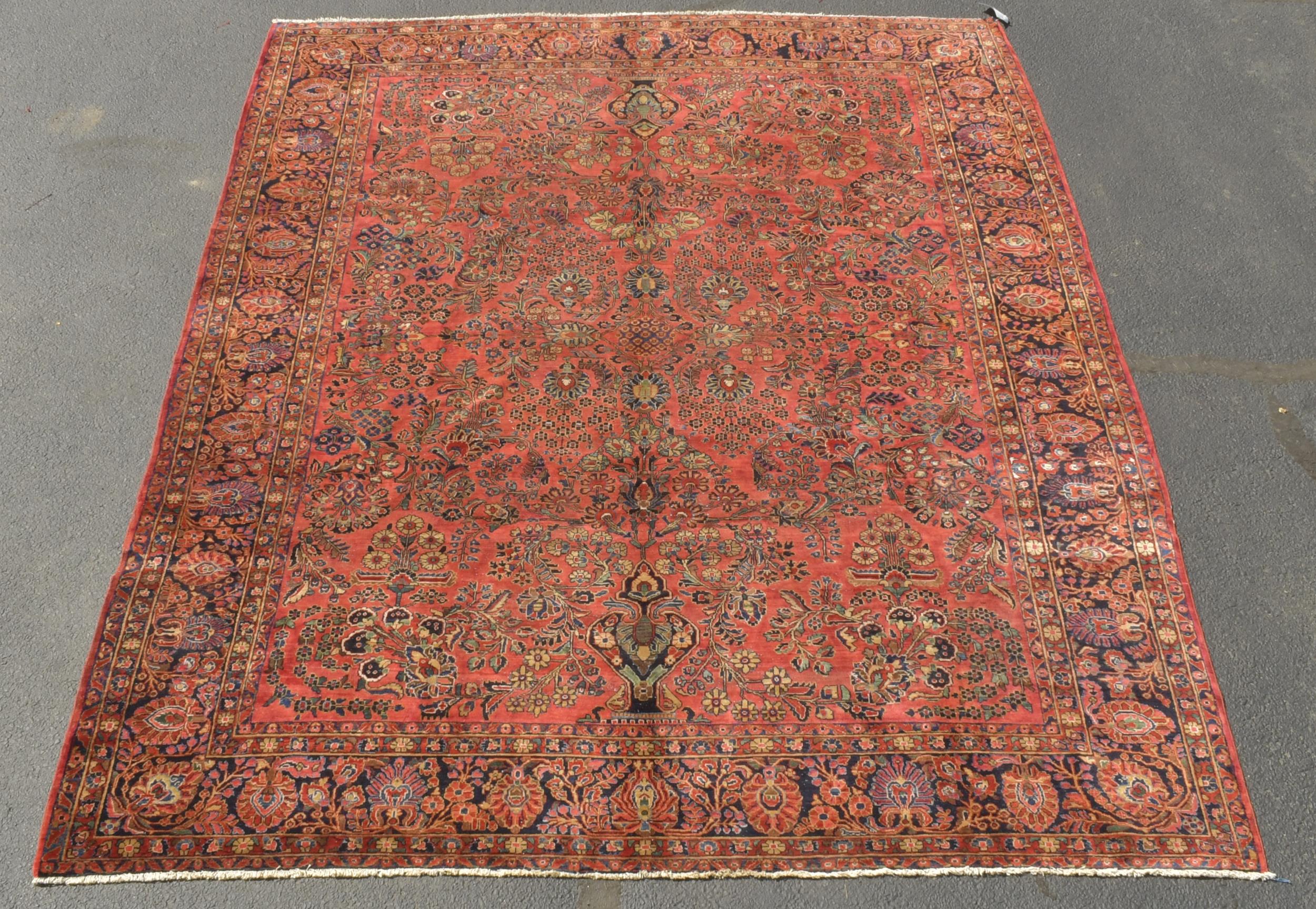 VINTAGE ORIENTAL SAROUK RUG.
