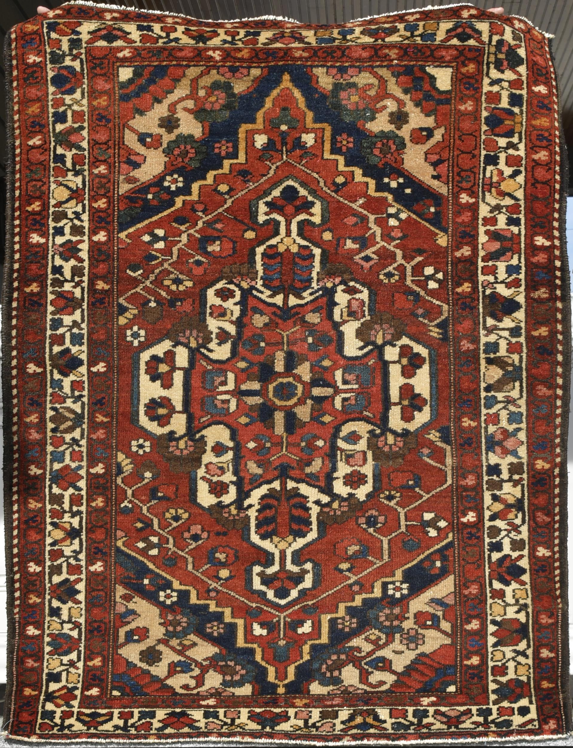 VINTAGE ORIENTAL SCATTER RUG. Ca.