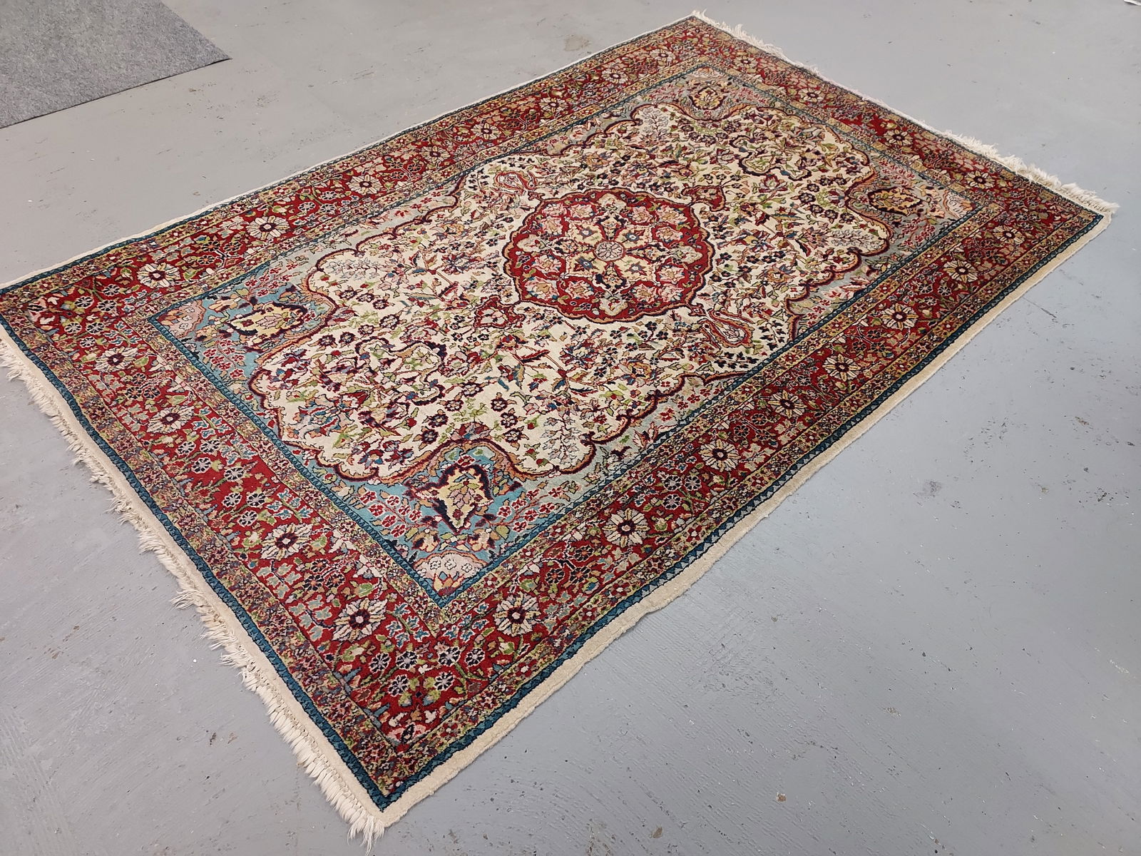 VINTAGE PERSIAN HAND KNOTTED WOOL