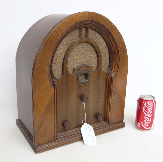 Vintage Philco radio. Does not