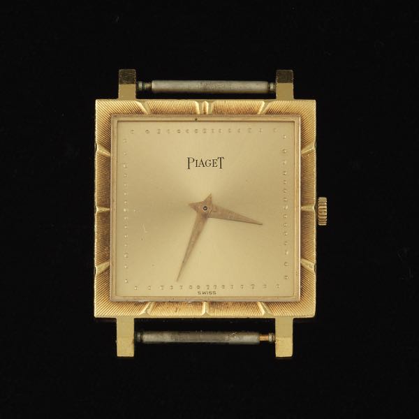 VINTAGE PIAGET 18K GOLD FASHION