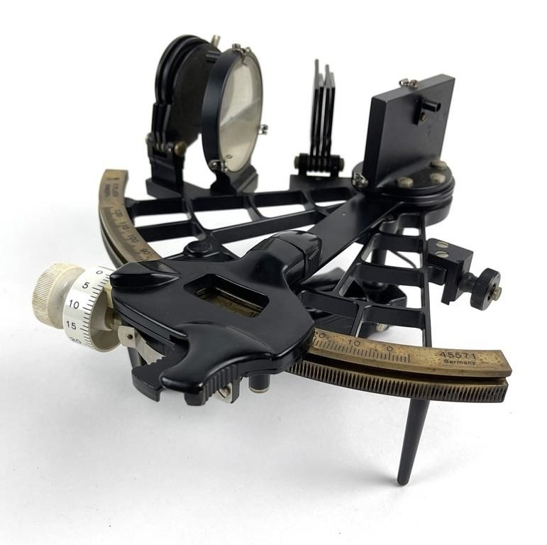 VINTAGE PLATH SEXTANT IN BAKELITE