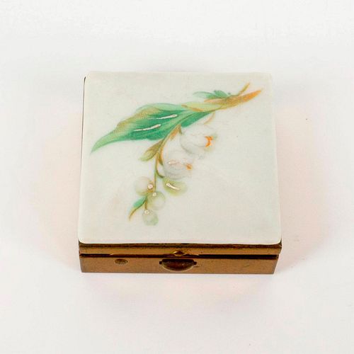 VINTAGE PORCELAIN PILL BOXPretty