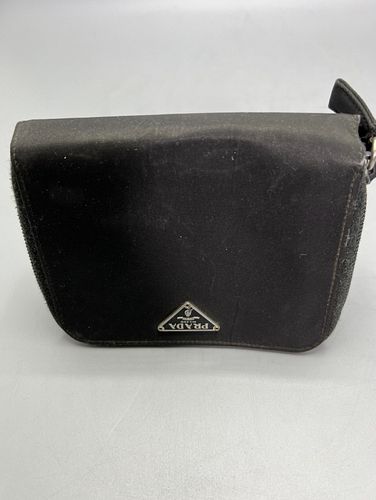 VINTAGE PRADA NYLON WALLETVintage