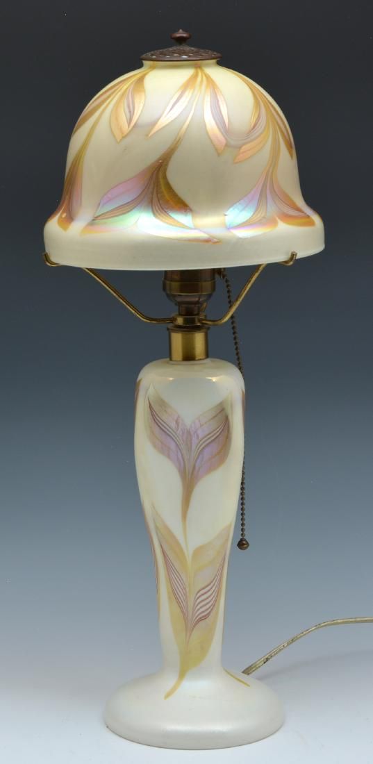 VINTAGE PULLED FEATHER ART GLASS