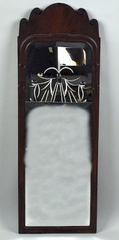 VINTAGE QUEEN ANNE STYLE MAHOG