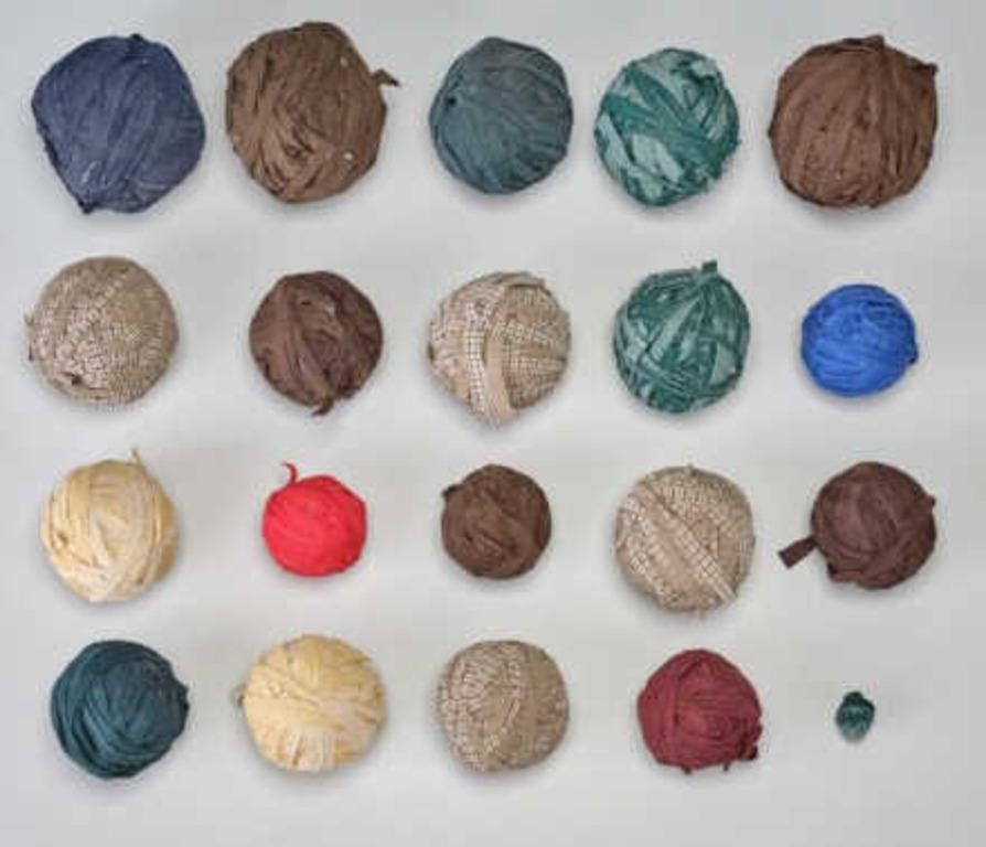 VINTAGE RAG BALLSA lot of twenty