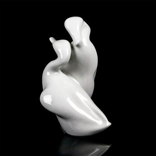 VINTAGE ROYAL DUX PORCELAIN
