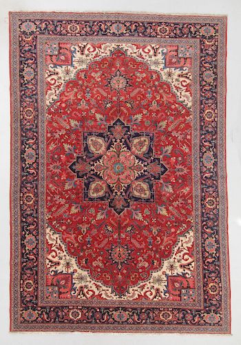 VINTAGE SERAPI RUG, PERSIA:
