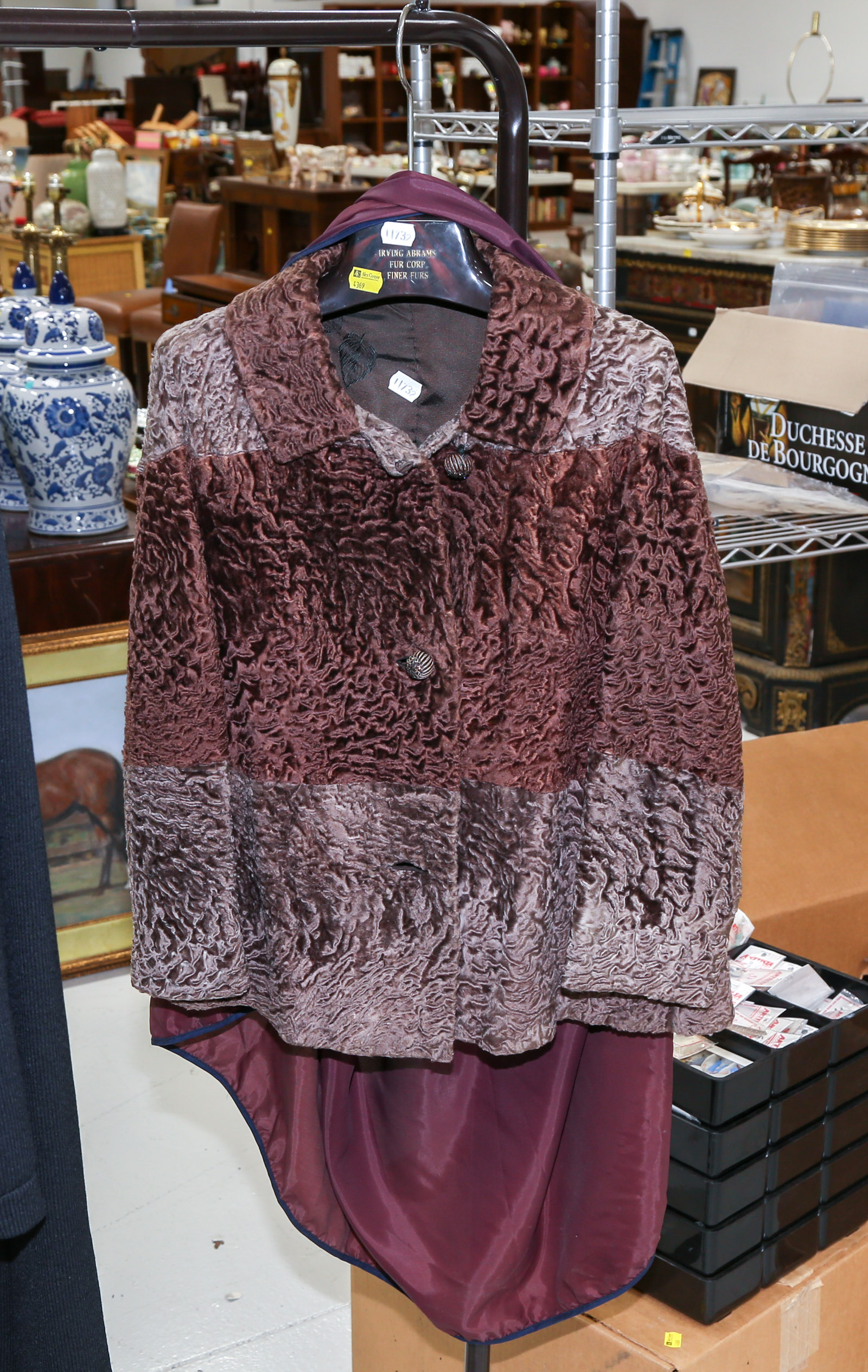 VINTAGE SHEARLING LAMB LADY'S