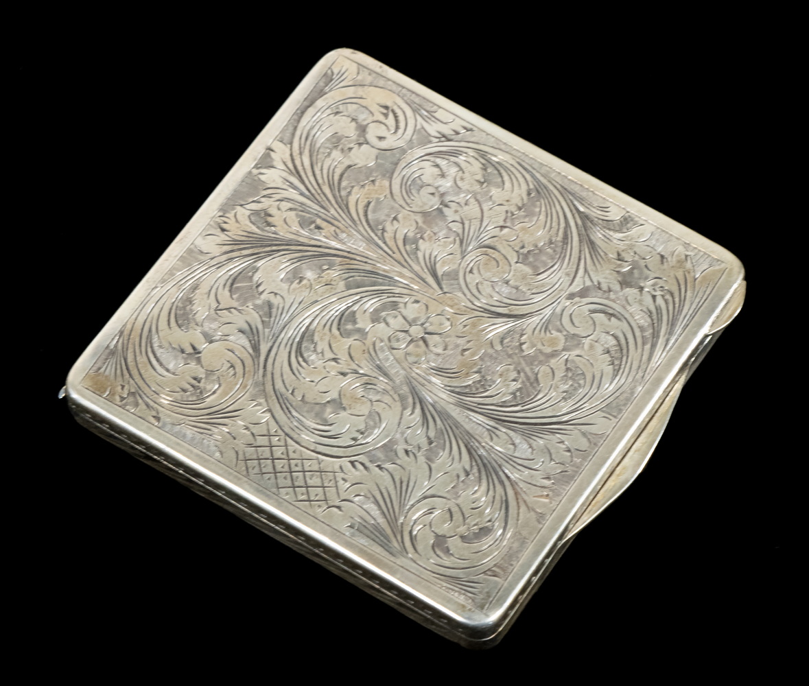 VINTAGE SILVER COMPACT