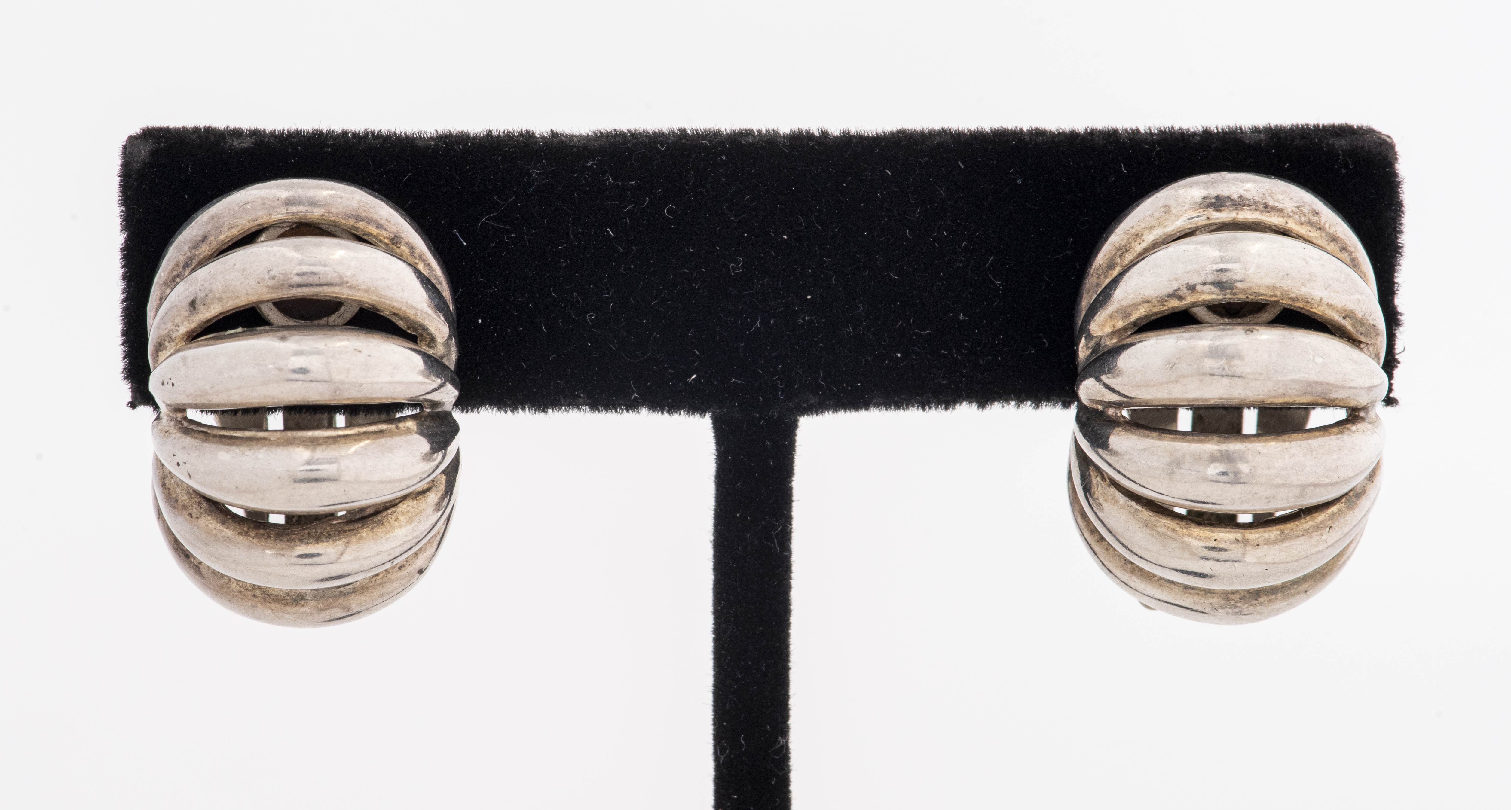 VINTAGE SILVER RIBBED SHRIMP