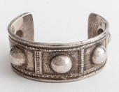 VINTAGE SILVER TRIBAL CUFF BAN